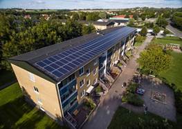Fastighet med solceller på taket