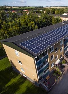 Lägenhetsbyggnad med solceller